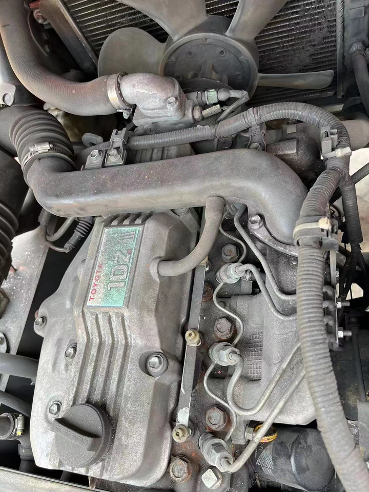 Toyota FDZN30 - Dizel forklift: fotoğraf 4 Toyota FDZN30 - Dizel forklift: fotoğraf 4