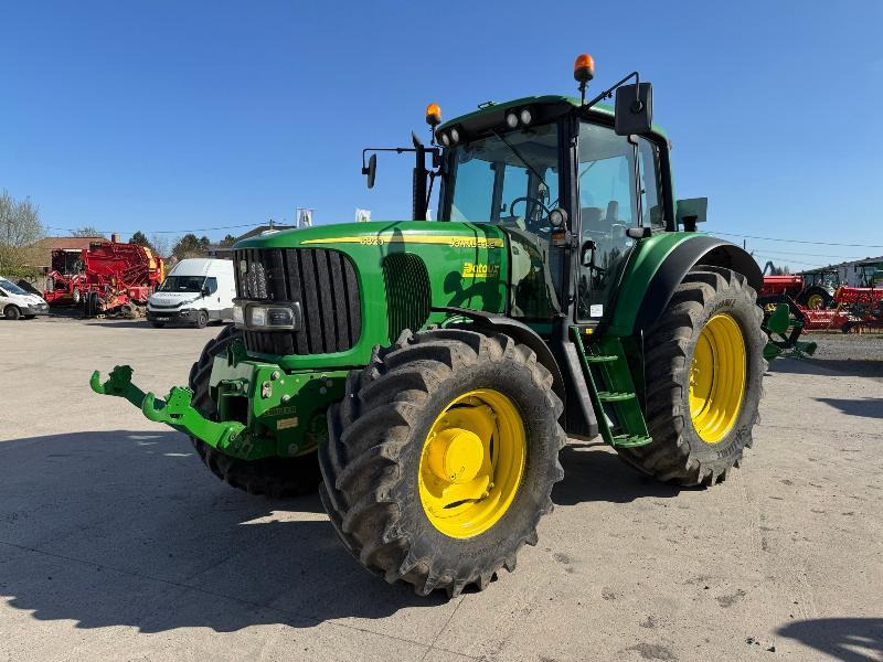 JOHN DEERE 6820 - Traktör: fotoğraf 1 JOHN DEERE 6820 - Traktör: fotoğraf 1
