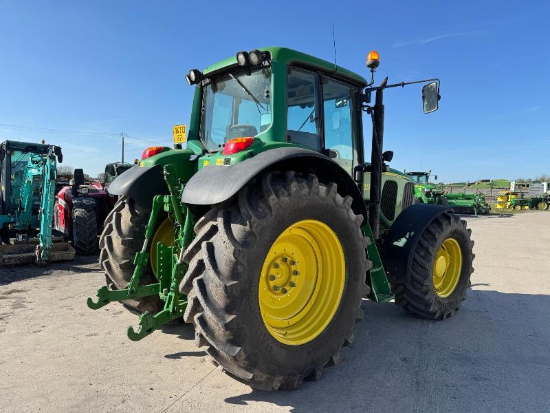 JOHN DEERE 6820 - Traktör: fotoğraf 4 JOHN DEERE 6820 - Traktör: fotoğraf 4