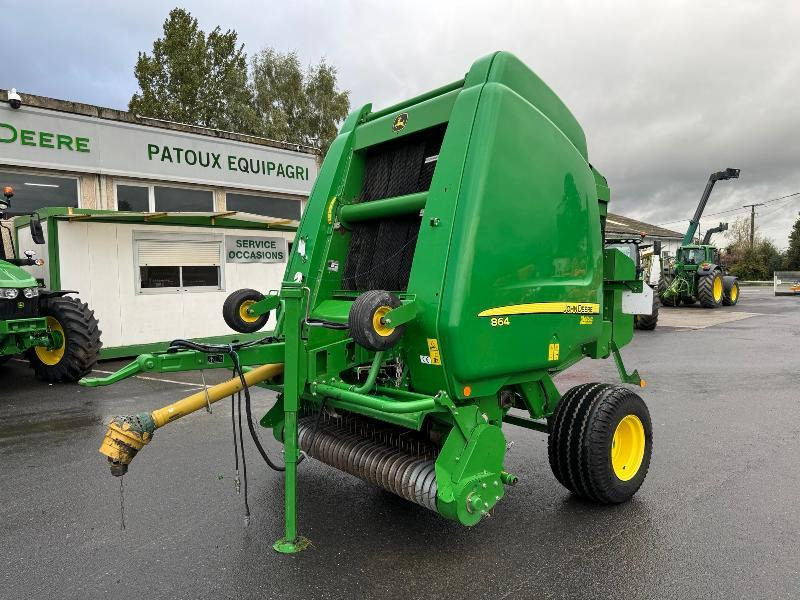 JOHN DEERE 864 - Silindirik balya makinesi: fotoğraf 1 JOHN DEERE 864 - Silindirik balya makinesi: fotoğraf 1