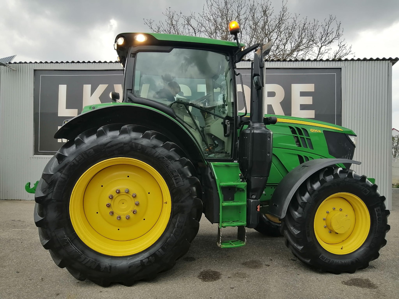 John Deere 6195R 4WD, Auto Trac + Activare !!! TOP !!! - Traktör: fotoğraf 5 John Deere 6195R 4WD, Auto Trac + Activare !!! TOP !!! - Traktör: fotoğraf 5