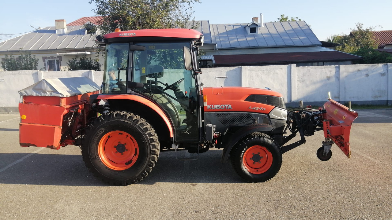 KUBOTA L4240 Narrow spaces tractor/vineyard/fruit tree/communal, TOP ! - Traktör: fotoğraf 2 KUBOTA L4240 Narrow spaces tractor/vineyard/fruit tree/communal, TOP ! - Traktör: fotoğraf 2