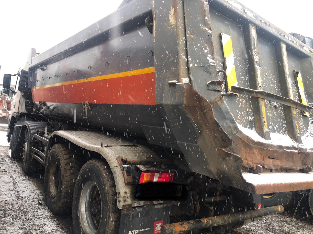 VOLVO FM 420 Tipper - Damperli kamyon: fotoğraf 4 VOLVO FM 420 Tipper - Damperli kamyon: fotoğraf 4