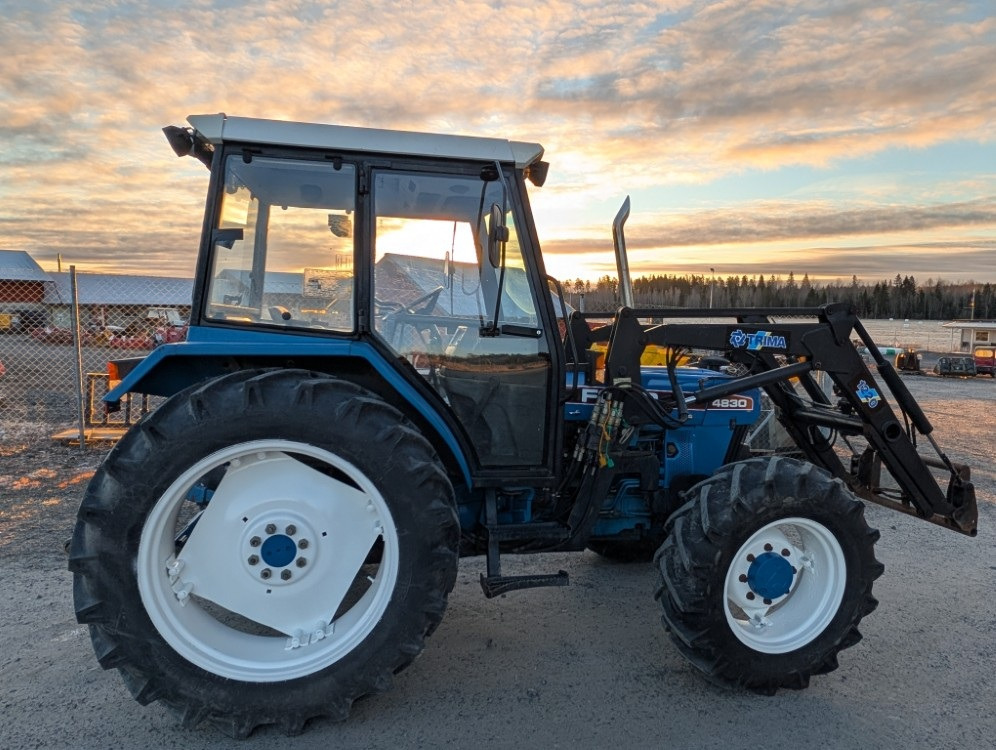 FORD 4830 - Traktör: fotoğraf 4 FORD 4830 - Traktör: fotoğraf 4