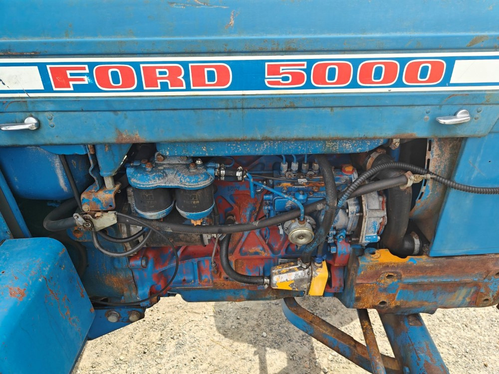 Traktör FORD 5000 traktori alkuperäiskuntoinen, Hara hytillä ja paljon hydrauliikkaa, katso video!: fotoğraf 13
