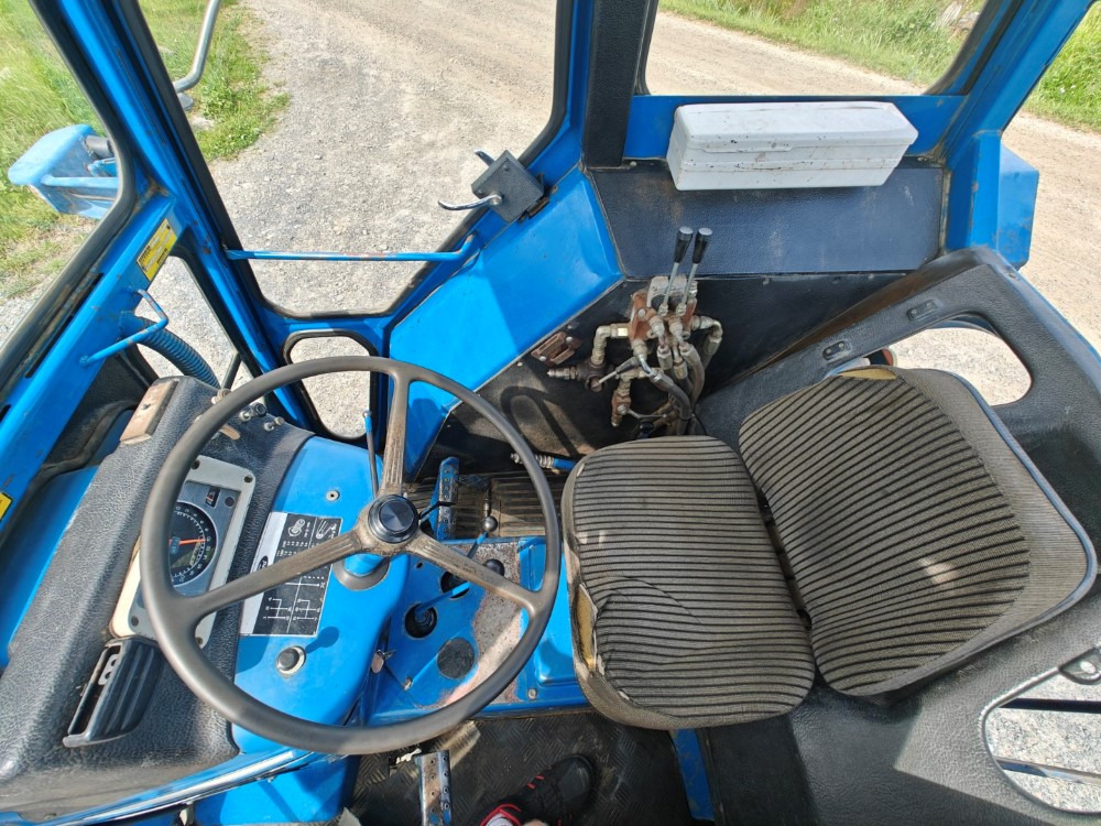 Traktör FORD 5000 traktori alkuperäiskuntoinen, Hara hytillä ja paljon hydrauliikkaa, katso video!: fotoğraf 15