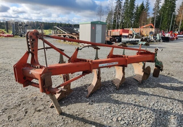 Kverneland A8 sarka-aura 4-siipinen - Pulluk: fotoğraf 5 Kverneland A8 sarka-aura 4-siipinen - Pulluk: fotoğraf 5