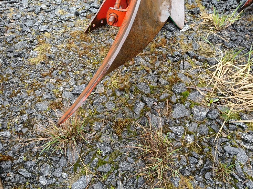 Kverneland A8 sarkia-auran lisäsiipi 16 tuumaa täydellinen - Pulluk: fotoğraf 3 Kverneland A8 sarkia-auran lisäsiipi 16 tuumaa täydellinen - Pulluk: fotoğraf 3