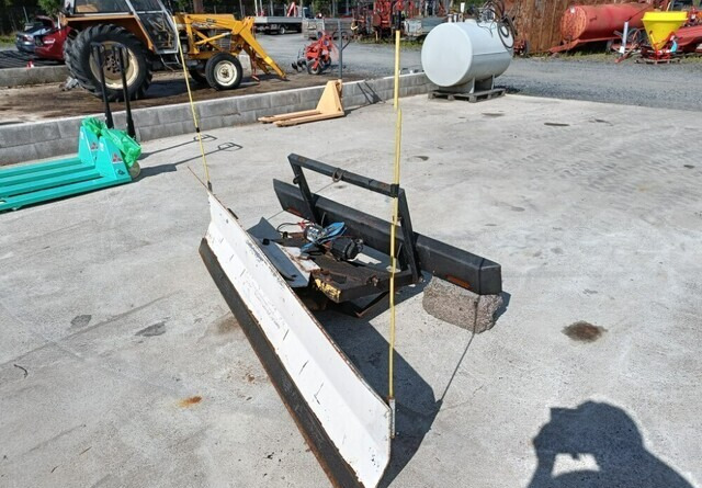 Lumilevy 230cm - vinssillä - Kar küreme bıçağı - Tarım araçları: fotoğraf 2 Lumilevy 230cm - vinssillä - Kar küreme bıçağı - Tarım araçları: fotoğraf 2