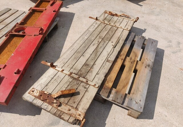 Peräkärryn laita - K 54cm - L 195cm - puinen - Kaporta ve Dış Aksam - Damperli traktör römorku: fotoğraf 3 Peräkärryn laita - K 54cm - L 195cm - puinen - Kaporta ve Dış Aksam - Damperli traktör römorku: fotoğraf 3