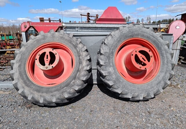 Taurus Paripyörät 18.4R38 todella hyväkuntoiset Fendt Farmer 312LSA sopivat - Komple tekerlek - Tarım araçları: fotoğraf 2 Taurus Paripyörät 18.4R38 todella hyväkuntoiset Fendt Farmer 312LSA sopivat - Komple tekerlek - Tarım araçları: fotoğraf 2