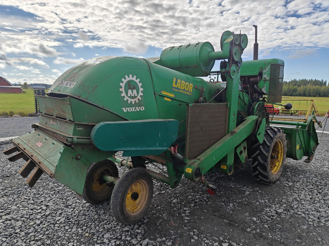 Volvo BM ST257 leikkuupuimuri työleveys 190cm, vaikka koeruutupuimuriksi, katso video! - Biçerdöver: fotoğraf 4 Volvo BM ST257 leikkuupuimuri työleveys 190cm, vaikka koeruutupuimuriksi, katso video! - Biçerdöver: fotoğraf 4