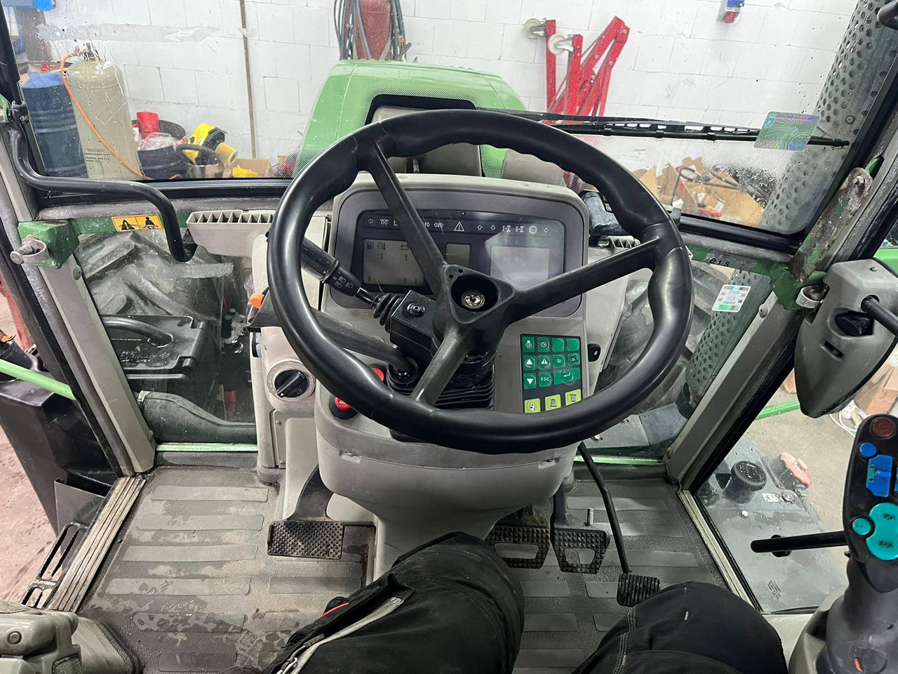 FENDT 412 Vario COM3 - Traktör: fotoğraf 4 FENDT 412 Vario COM3 - Traktör: fotoğraf 4