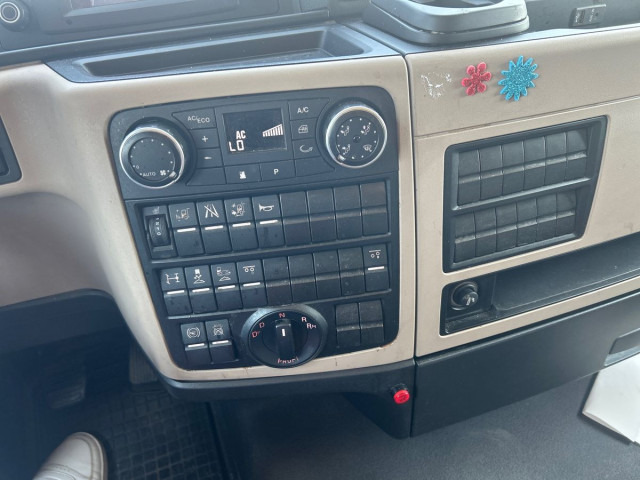 MAN TGX 26.470 6X2-4 BL tandem - Tenteli kamyon: fotoğraf 2 MAN TGX 26.470 6X2-4 BL tandem - Tenteli kamyon: fotoğraf 2