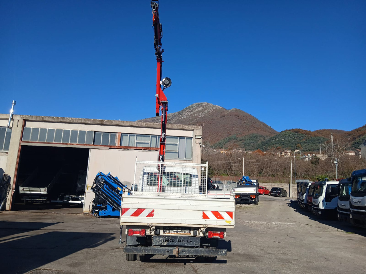 IVECO DAILY 35-120 - Vinçli kamyon: fotoğraf 3 IVECO DAILY 35-120 - Vinçli kamyon: fotoğraf 3