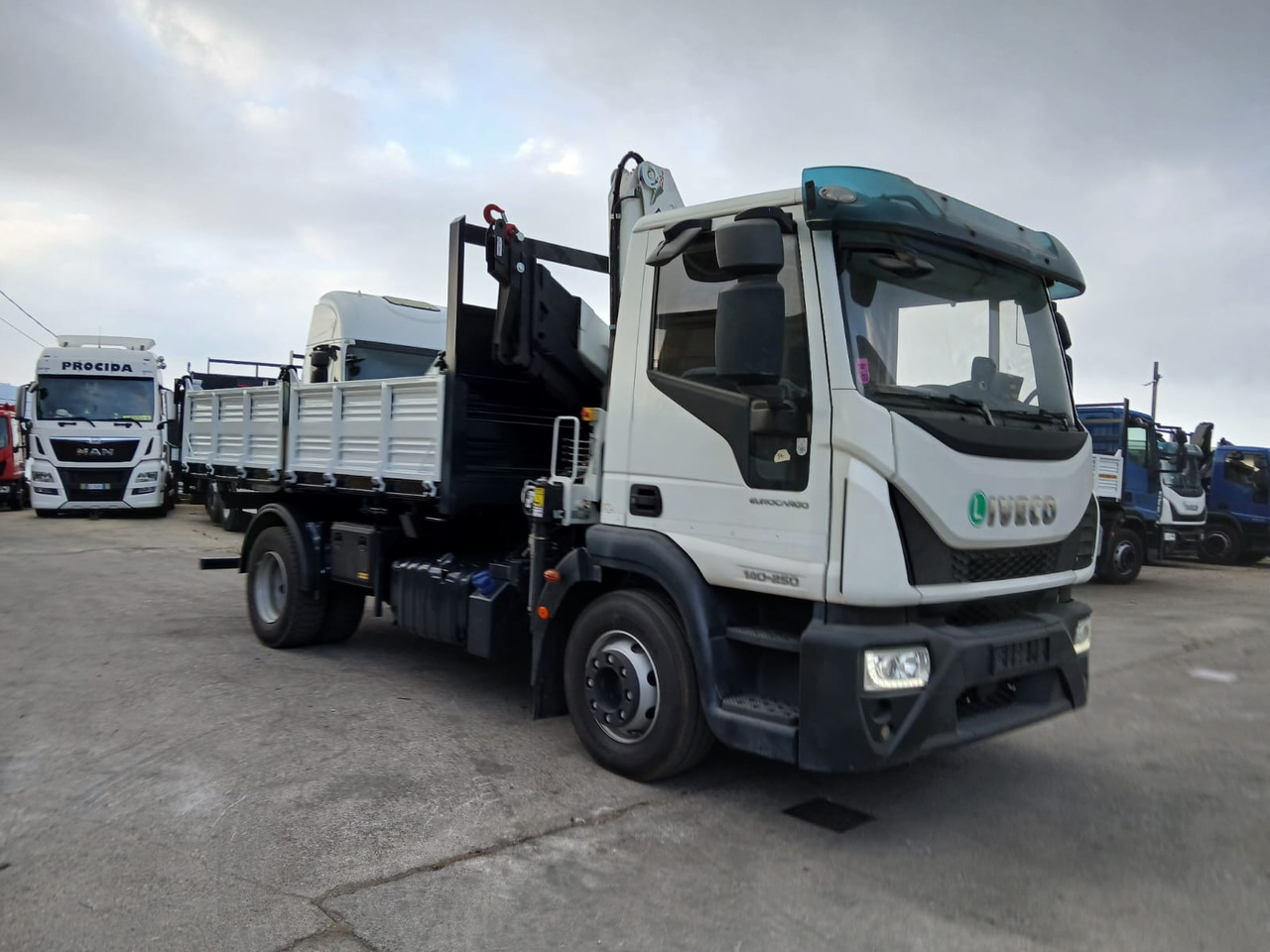 IVECO EUROCARGO 140-250 - Vinçli kamyon, Damperli kamyon: fotoğraf 4 IVECO EUROCARGO 140-250 - Vinçli kamyon, Damperli kamyon: fotoğraf 4