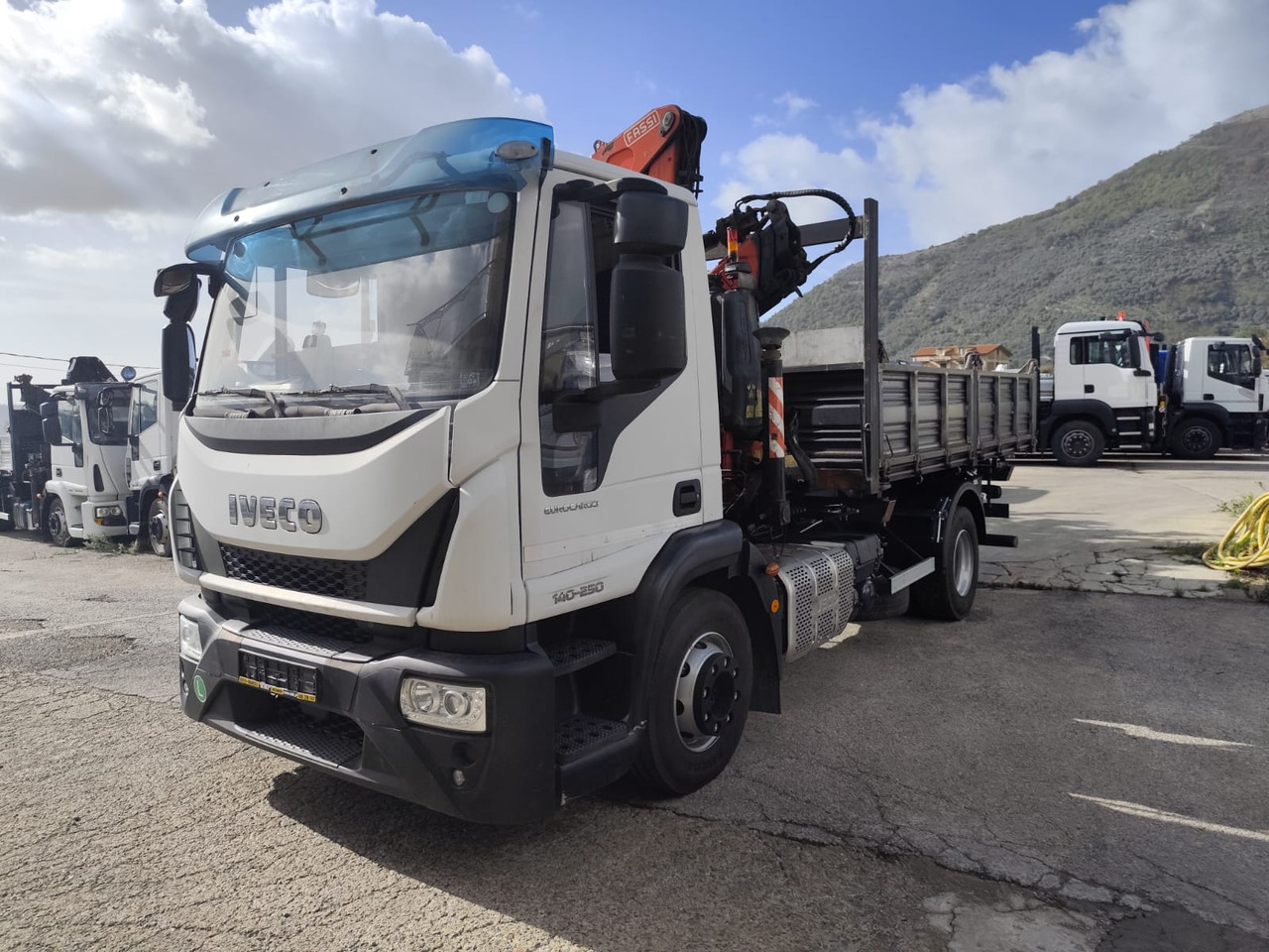 IVECO EUROCARGO 140-250 - Vinçli kamyon: fotoğraf 1 IVECO EUROCARGO 140-250 - Vinçli kamyon: fotoğraf 1