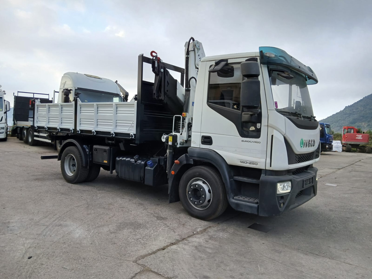 IVECO EUROCARGO 140-250 - Vinçli kamyon, Damperli kamyon: fotoğraf 5 IVECO EUROCARGO 140-250 - Vinçli kamyon, Damperli kamyon: fotoğraf 5