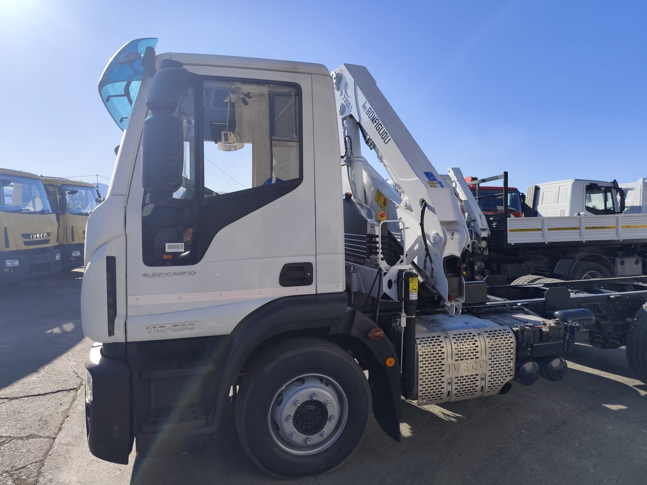 IVECO EUROCARGO 140-250 - Vinçli kamyon: fotoğraf 4 IVECO EUROCARGO 140-250 - Vinçli kamyon: fotoğraf 4