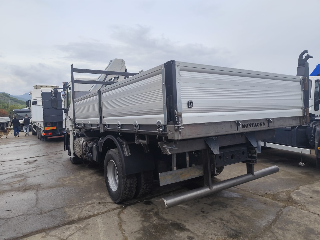 IVECO EUROCARGO 140-250 - Vinçli kamyon: fotoğraf 3 IVECO EUROCARGO 140-250 - Vinçli kamyon: fotoğraf 3