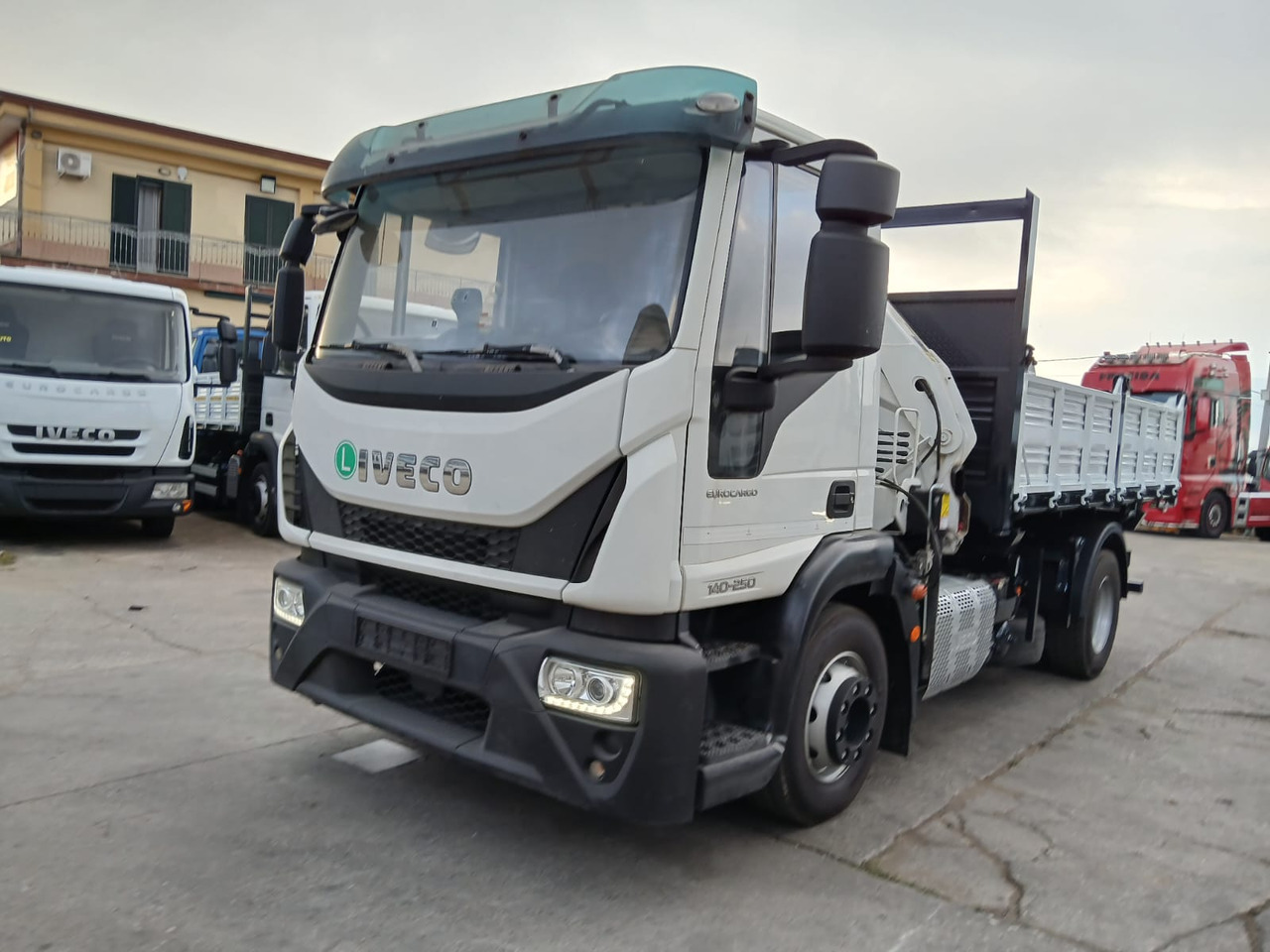 IVECO EUROCARGO 140-250 - Vinçli kamyon, Damperli kamyon: fotoğraf 2 IVECO EUROCARGO 140-250 - Vinçli kamyon, Damperli kamyon: fotoğraf 2