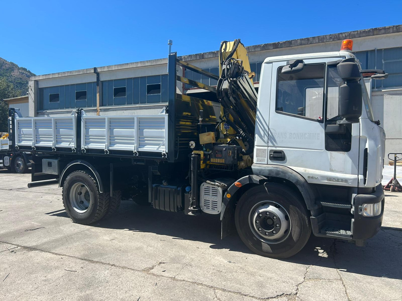 IVECO EUROCARGO 160E28 - Vinçli kamyon, Damperli kamyon: fotoğraf 3 IVECO EUROCARGO 160E28 - Vinçli kamyon, Damperli kamyon: fotoğraf 3