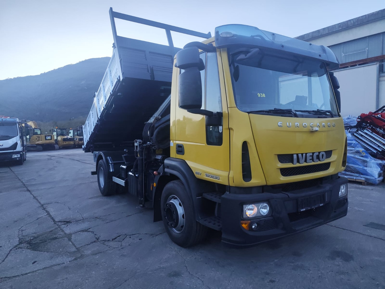 IVECO EUROCARGO 160E30 - Vinçli kamyon: fotoğraf 1 IVECO EUROCARGO 160E30 - Vinçli kamyon: fotoğraf 1