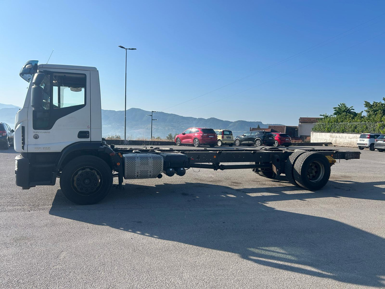 IVECO EUROCARGO 180-320 - Şasi kamyon: fotoğraf 2 IVECO EUROCARGO 180-320 - Şasi kamyon: fotoğraf 2