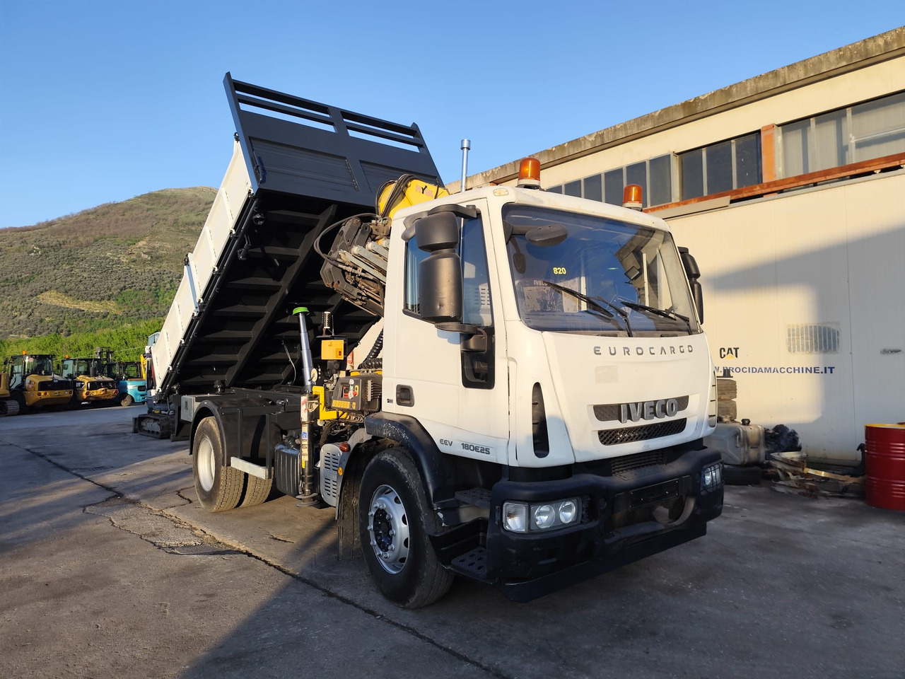 IVECO EUROCARGO 180E25 - Vinçli kamyon: fotoğraf 1 IVECO EUROCARGO 180E25 - Vinçli kamyon: fotoğraf 1