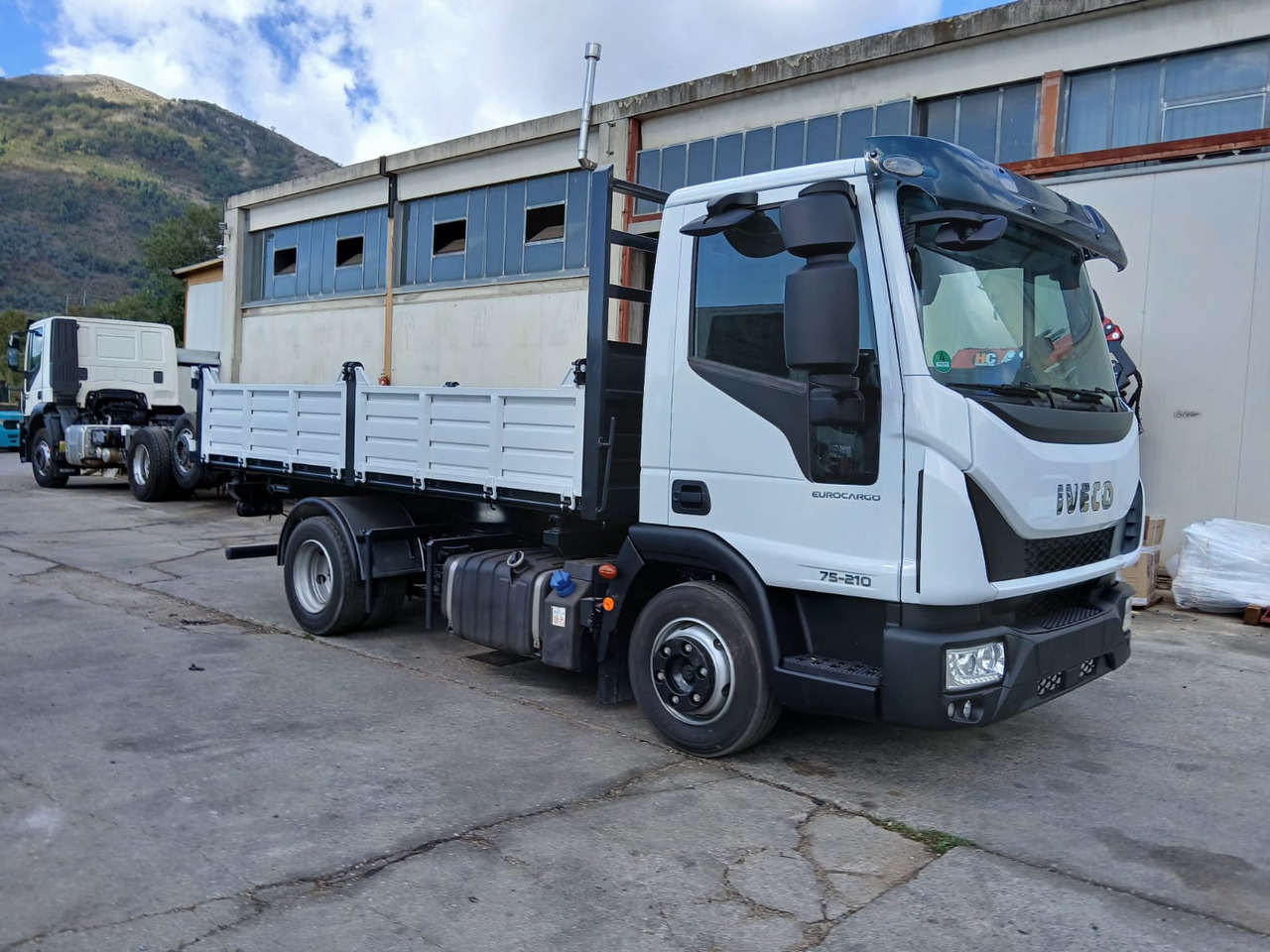 IVECO EUROCARGO 75-210 - Damperli kamyon: fotoğraf 1 IVECO EUROCARGO 75-210 - Damperli kamyon: fotoğraf 1