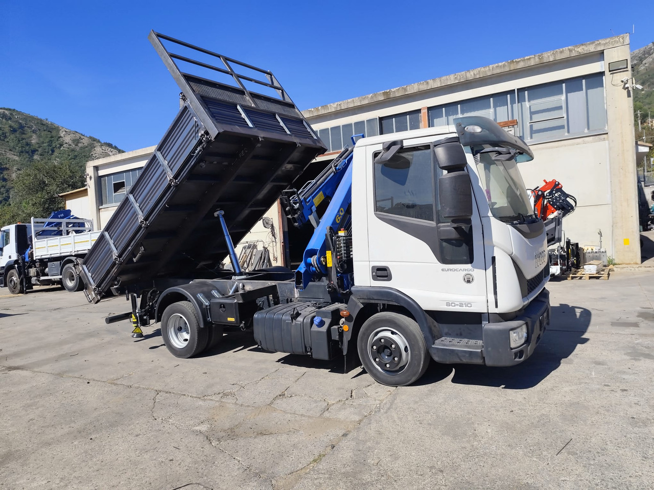 IVECO EUROCARGO 80-210 - Vinçli kamyon, Damperli kamyon: fotoğraf 3 IVECO EUROCARGO 80-210 - Vinçli kamyon, Damperli kamyon: fotoğraf 3
