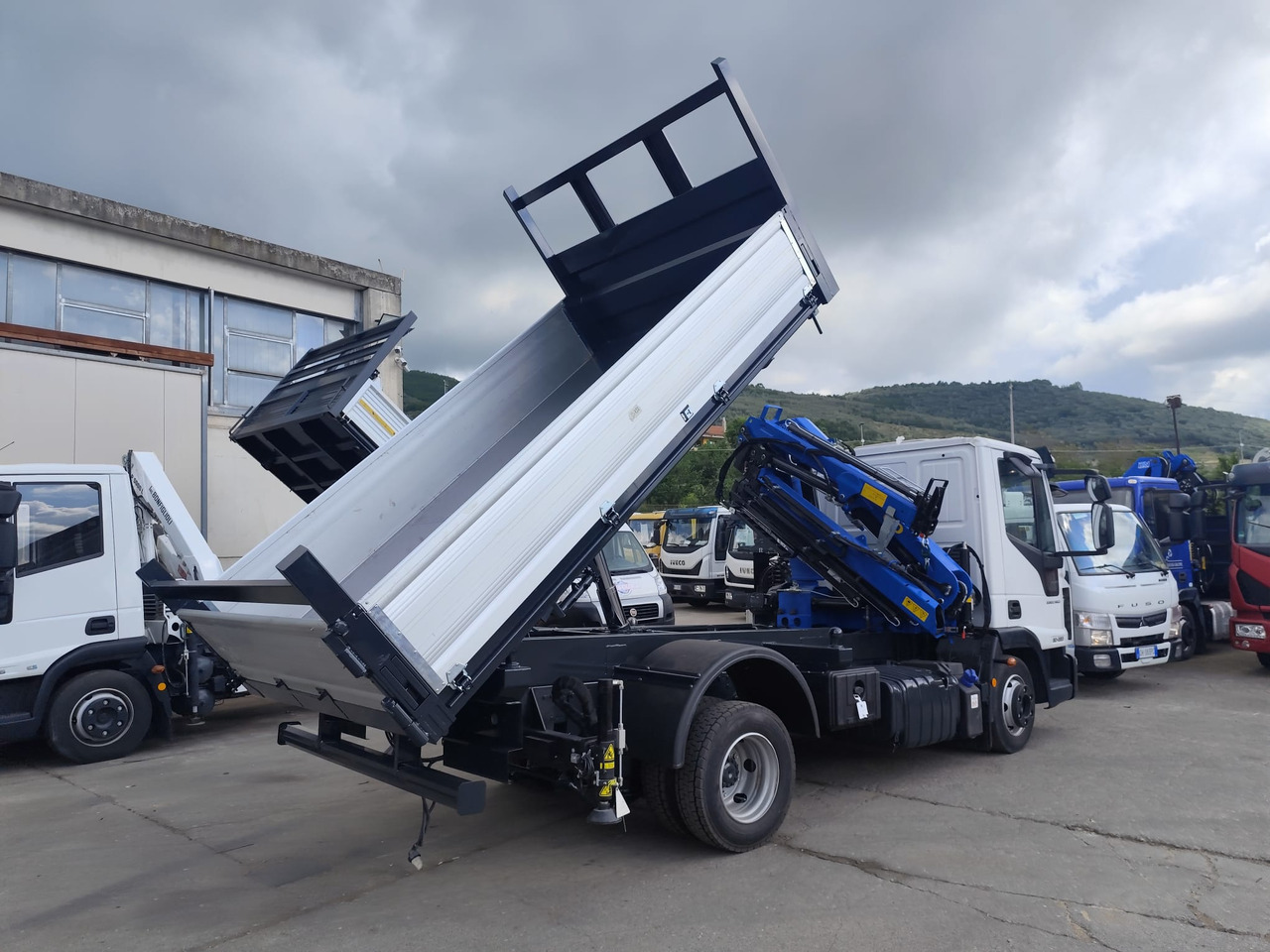 IVECO EUROCARGO 80-220 - Vinçli kamyon: fotoğraf 4 IVECO EUROCARGO 80-220 - Vinçli kamyon: fotoğraf 4