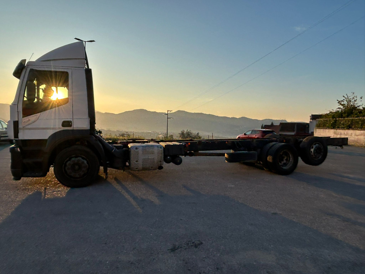 IVECO STRALIS AD 260S31 XP - Şasi kamyon: fotoğraf 2 IVECO STRALIS AD 260S31 XP - Şasi kamyon: fotoğraf 2