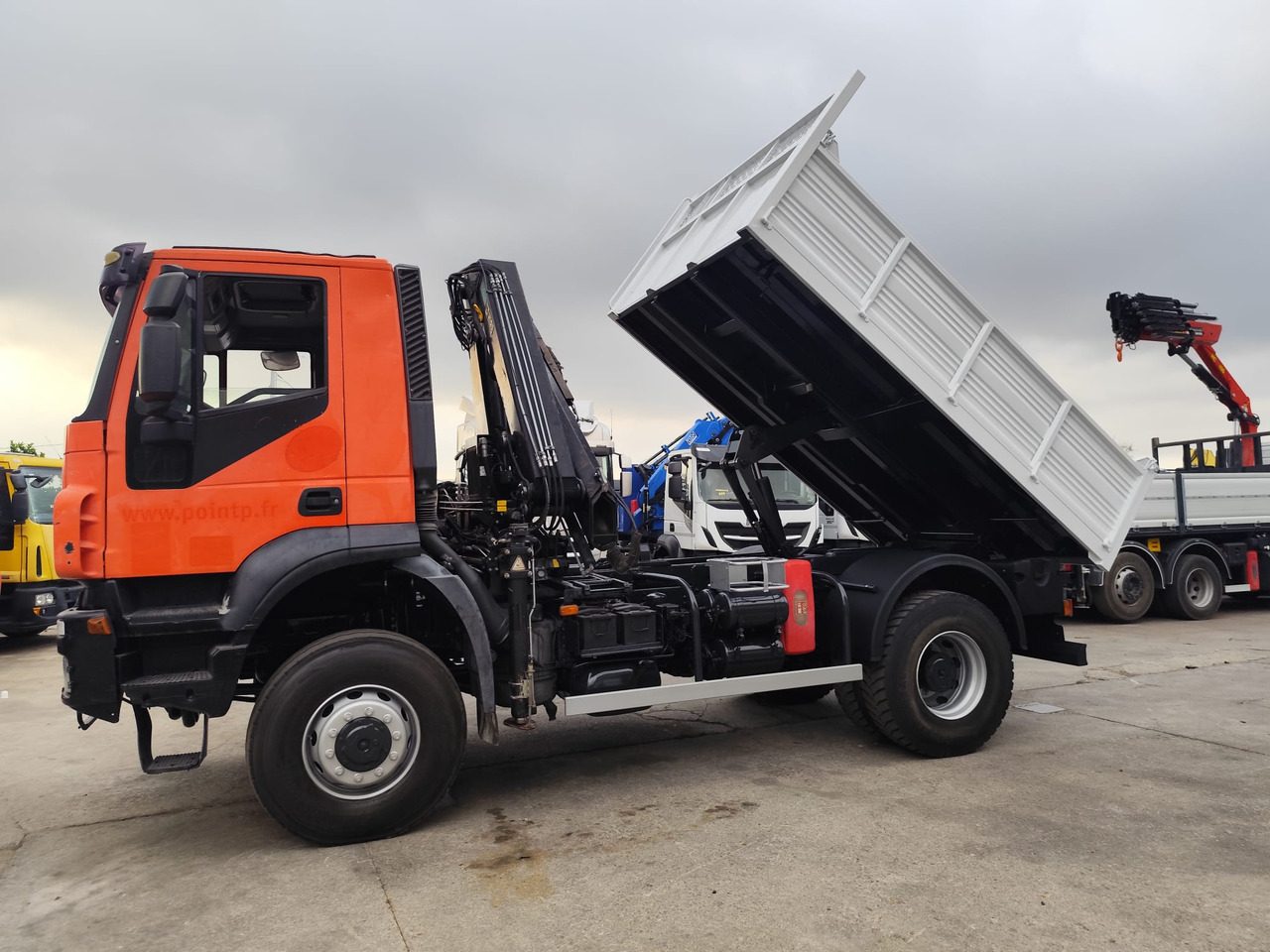 IVECO TRAKKER 190T36 - Vinçli kamyon: fotoğraf 2 IVECO TRAKKER 190T36 - Vinçli kamyon: fotoğraf 2