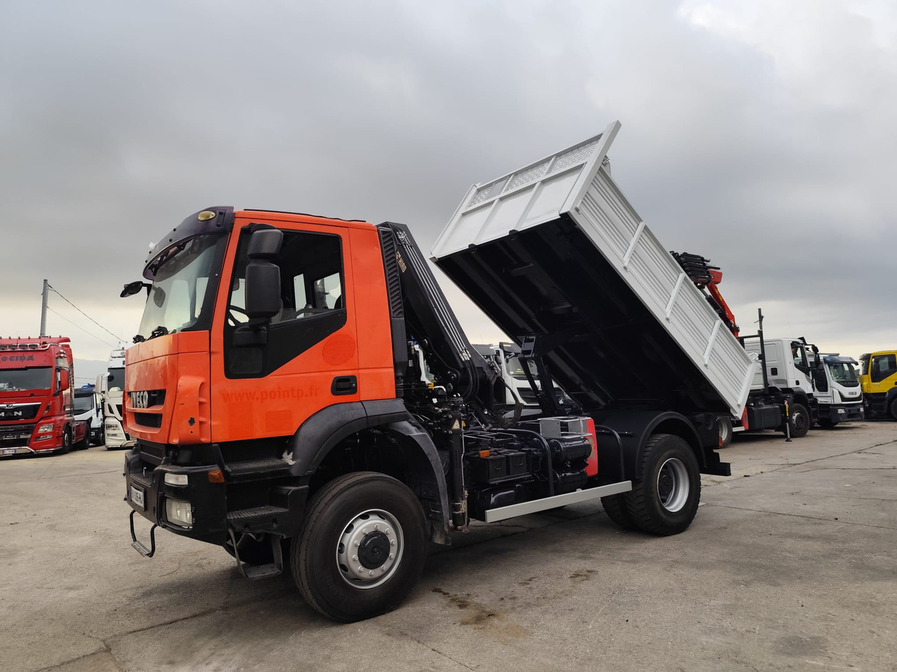 IVECO TRAKKER 190T36 - Vinçli kamyon: fotoğraf 1 IVECO TRAKKER 190T36 - Vinçli kamyon: fotoğraf 1
