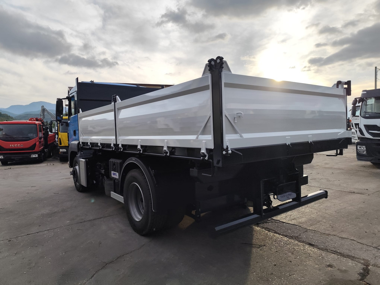 MAN TGS 18.360 - Damperli kamyon: fotoğraf 4 MAN TGS 18.360 - Damperli kamyon: fotoğraf 4