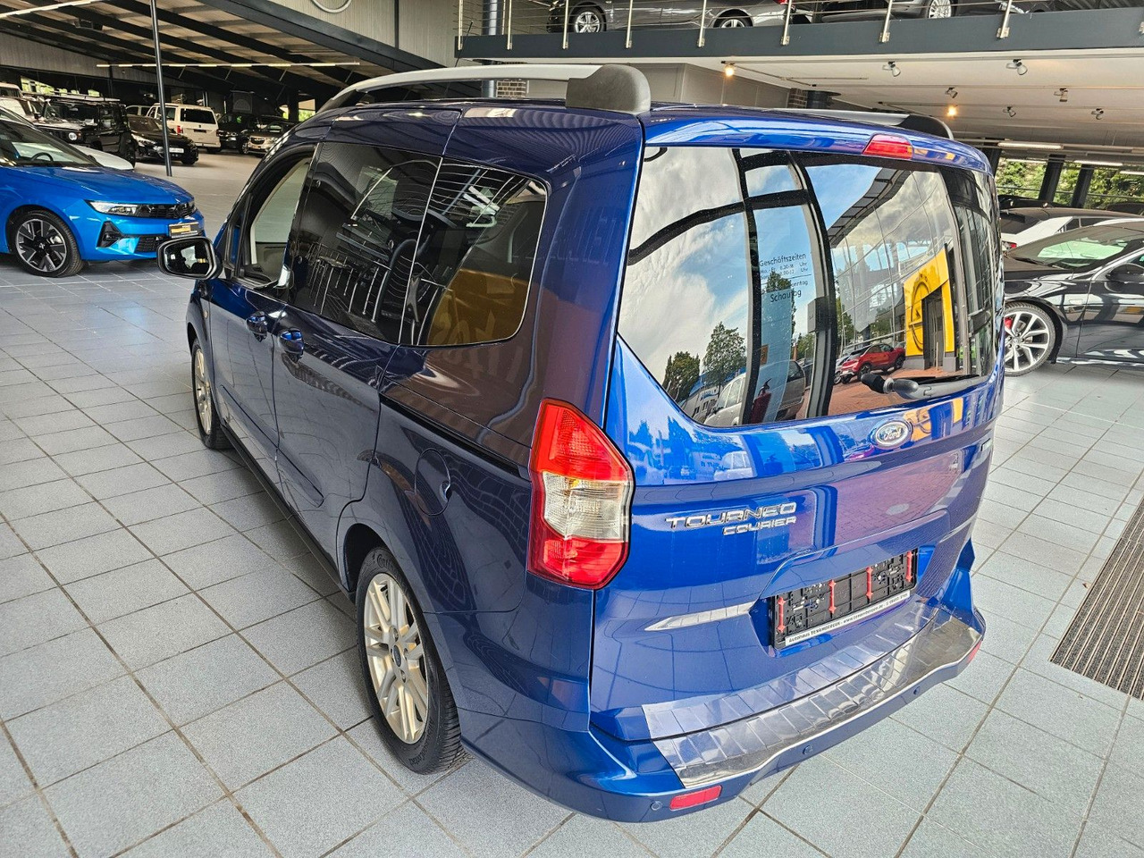 Ford Tourneo Courier Titanium behzb. Windschutzschei - Minivan: fotoğraf 5 Ford Tourneo Courier Titanium behzb. Windschutzschei - Minivan: fotoğraf 5