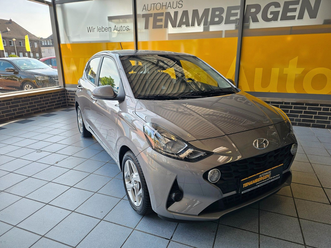 Hyundai i10 Trend AUTOMATIK SHZ PDC LenkrHzg DAB Spurhal - Binek araba: fotoğraf 2 Hyundai i10 Trend AUTOMATIK SHZ PDC LenkrHzg DAB Spurhal - Binek araba: fotoğraf 2