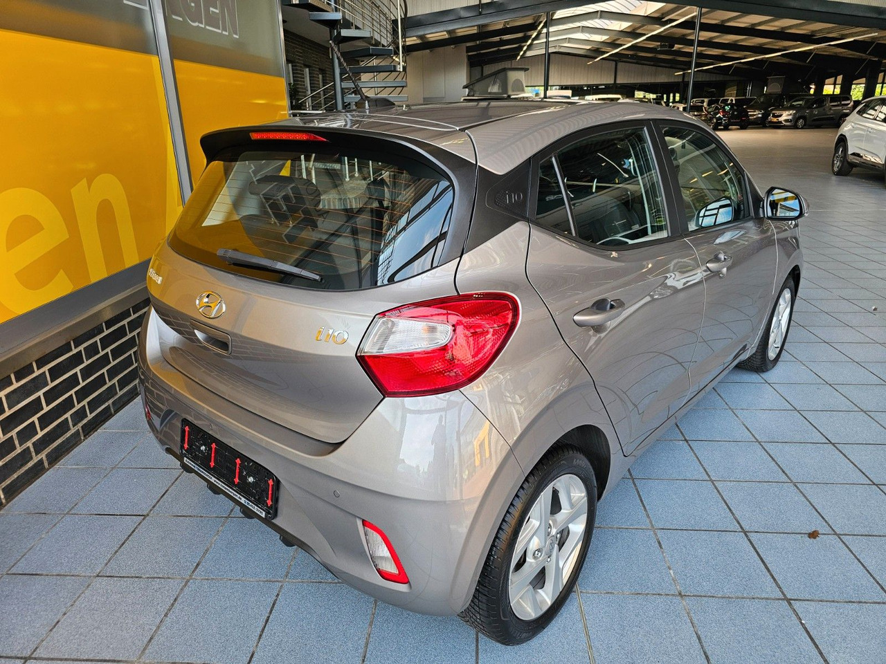 Hyundai i10 Trend AUTOMATIK SHZ PDC LenkrHzg DAB Spurhal - Binek araba: fotoğraf 3 Hyundai i10 Trend AUTOMATIK SHZ PDC LenkrHzg DAB Spurhal - Binek araba: fotoğraf 3