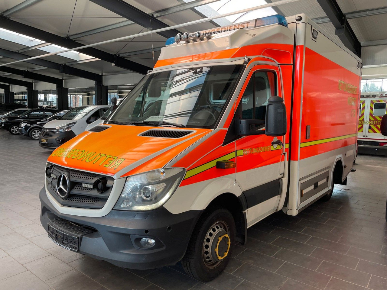 Mercedes-Benz Sprinter II Rettungswagen 519 CDI - Binek araba: fotoğraf 2 Mercedes-Benz Sprinter II Rettungswagen 519 CDI - Binek araba: fotoğraf 2