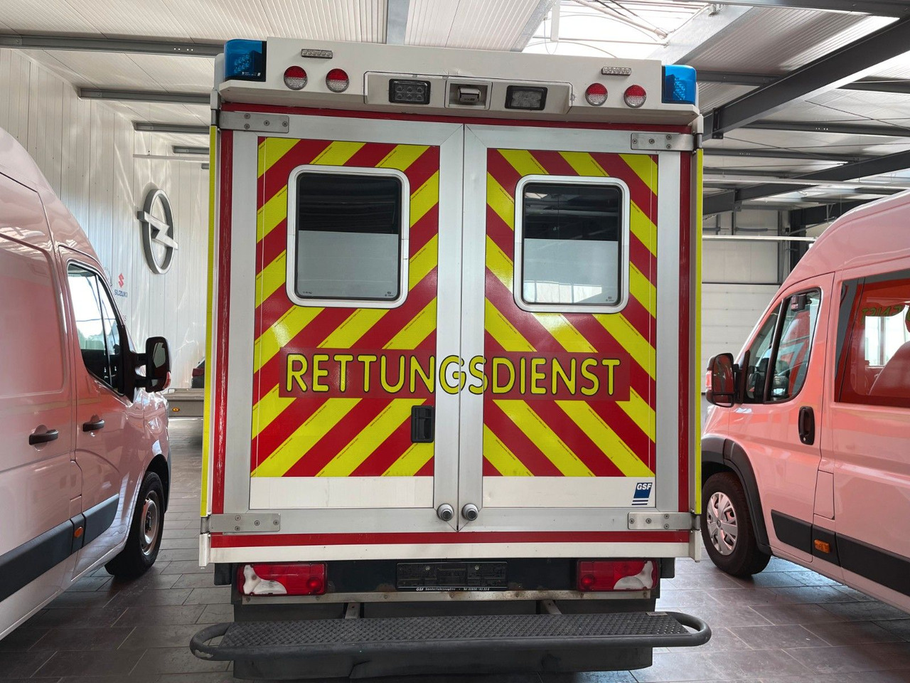 Mercedes-Benz Sprinter II Rettungswagen 519 CDI - Binek araba: fotoğraf 3 Mercedes-Benz Sprinter II Rettungswagen 519 CDI - Binek araba: fotoğraf 3