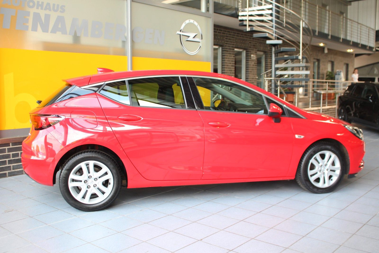 Opel Astra K Lim. Innovation Navi Voll-LED Kamera - Sedan araba: fotoğraf 3 Opel Astra K Lim. Innovation Navi Voll-LED Kamera - Sedan araba: fotoğraf 3