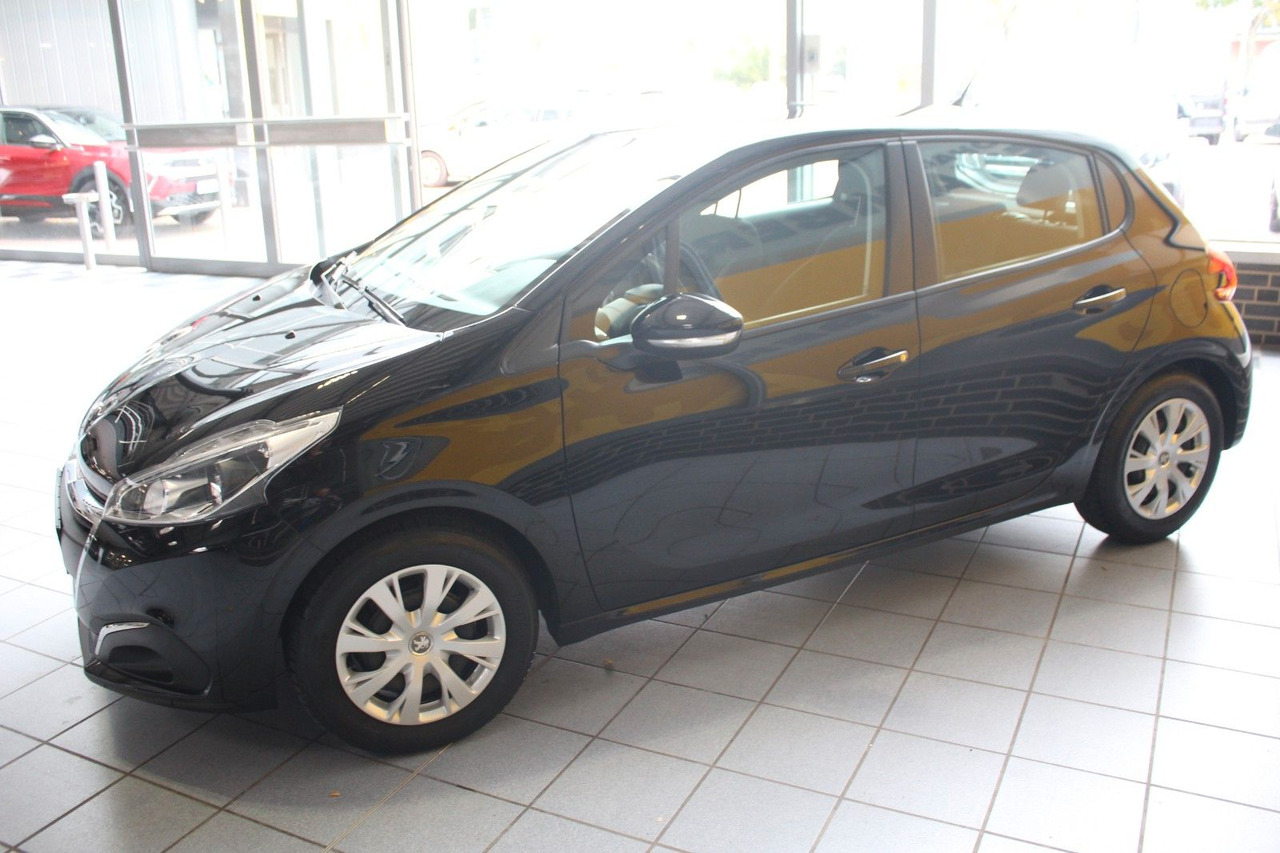 Peugeot 208 Active Klima PDC Sitzheizung Bluetooth - Sedan araba: fotoğraf 5 Peugeot 208 Active Klima PDC Sitzheizung Bluetooth - Sedan araba: fotoğraf 5