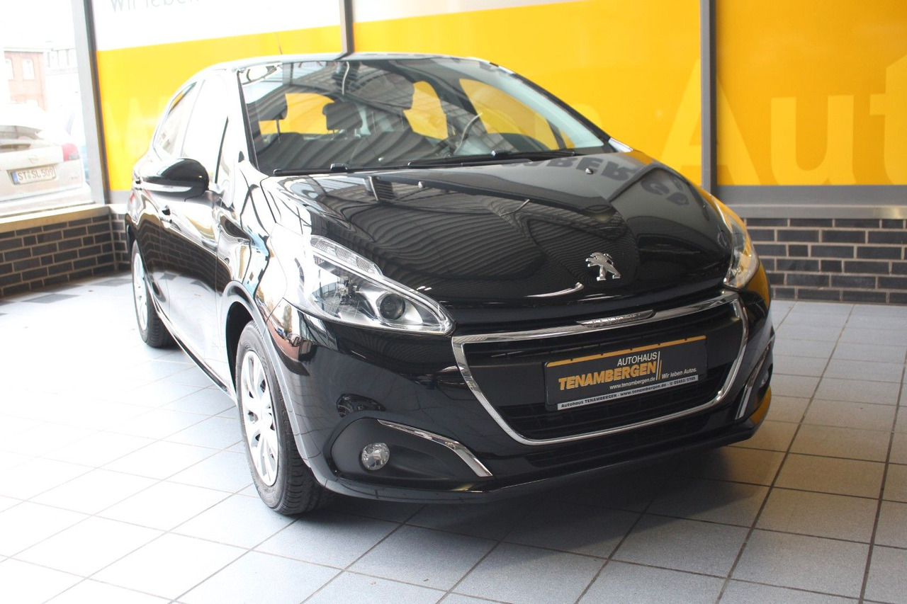 Peugeot 208 Active Klima PDC Sitzheizung Bluetooth - Sedan araba: fotoğraf 2 Peugeot 208 Active Klima PDC Sitzheizung Bluetooth - Sedan araba: fotoğraf 2