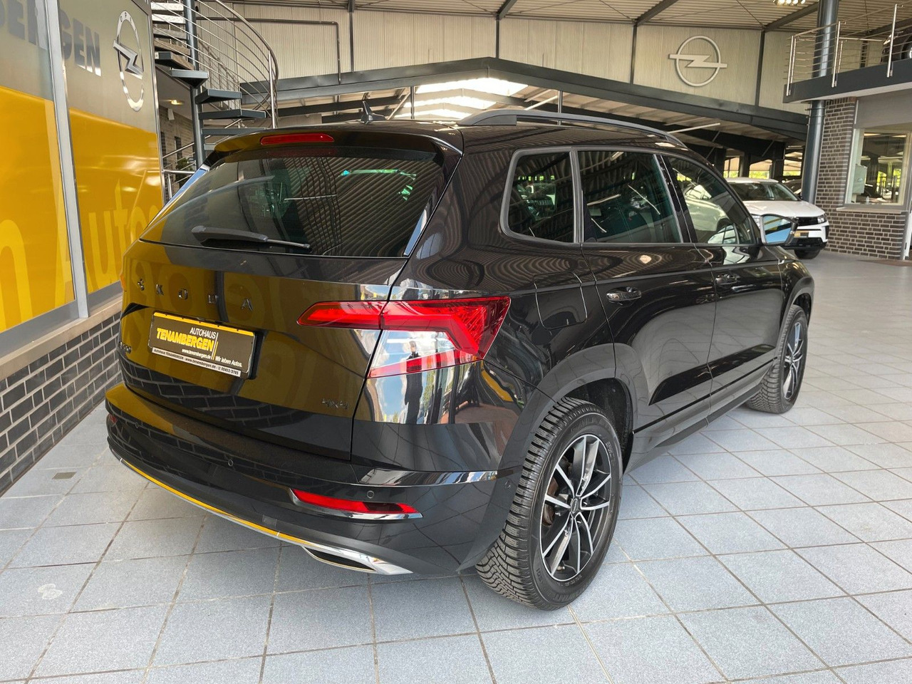 Skoda Karoq Sportline 4x4 Kamera Virt.Cockp LED ACC - SUV: fotoğraf 3 Skoda Karoq Sportline 4x4 Kamera Virt.Cockp LED ACC - SUV: fotoğraf 3