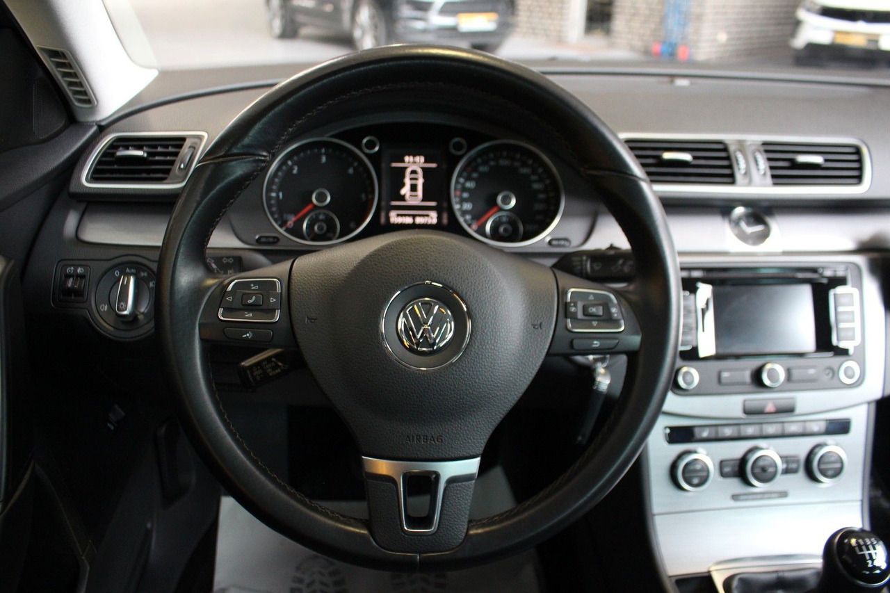 Yeni Sedan araba Volkswagen Passat Comfortline BlueMotion Navi PDC: fotoğraf 15