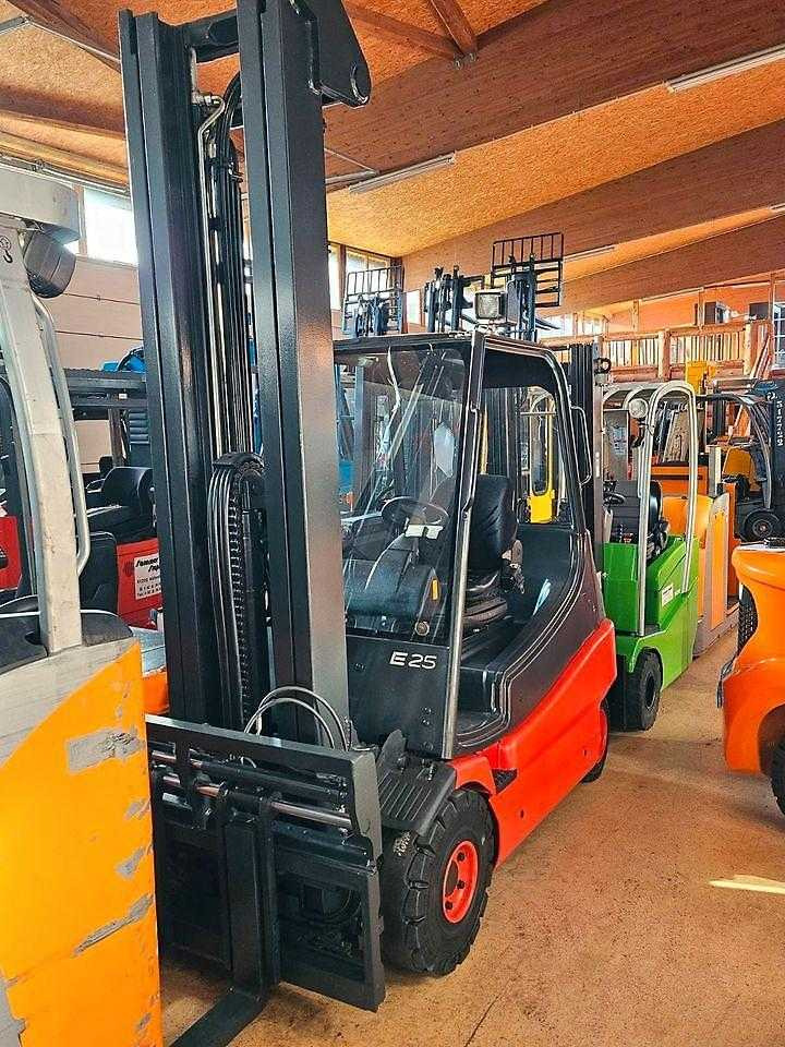 Linde E25 - Elektrikli forklift: fotoğraf 1 Linde E25 - Elektrikli forklift: fotoğraf 1