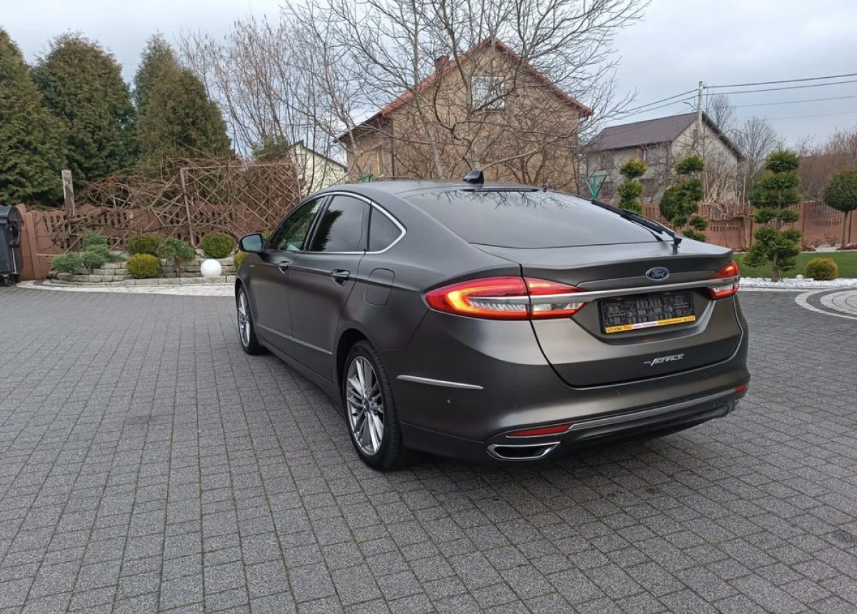 Ford Mondeo Ford 2.0 EcoBlue Vignale - Sedan araba: fotoğraf 4 Ford Mondeo Ford 2.0 EcoBlue Vignale - Sedan araba: fotoğraf 4