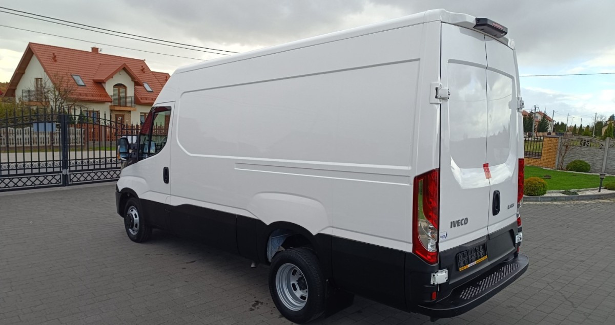 Iveco Daily 35C13 Blaszak L3H2 na bliźniakach VAT 23 - Panelvan: fotoğraf 2 Iveco Daily 35C13 Blaszak L3H2 na bliźniakach VAT 23 - Panelvan: fotoğraf 2