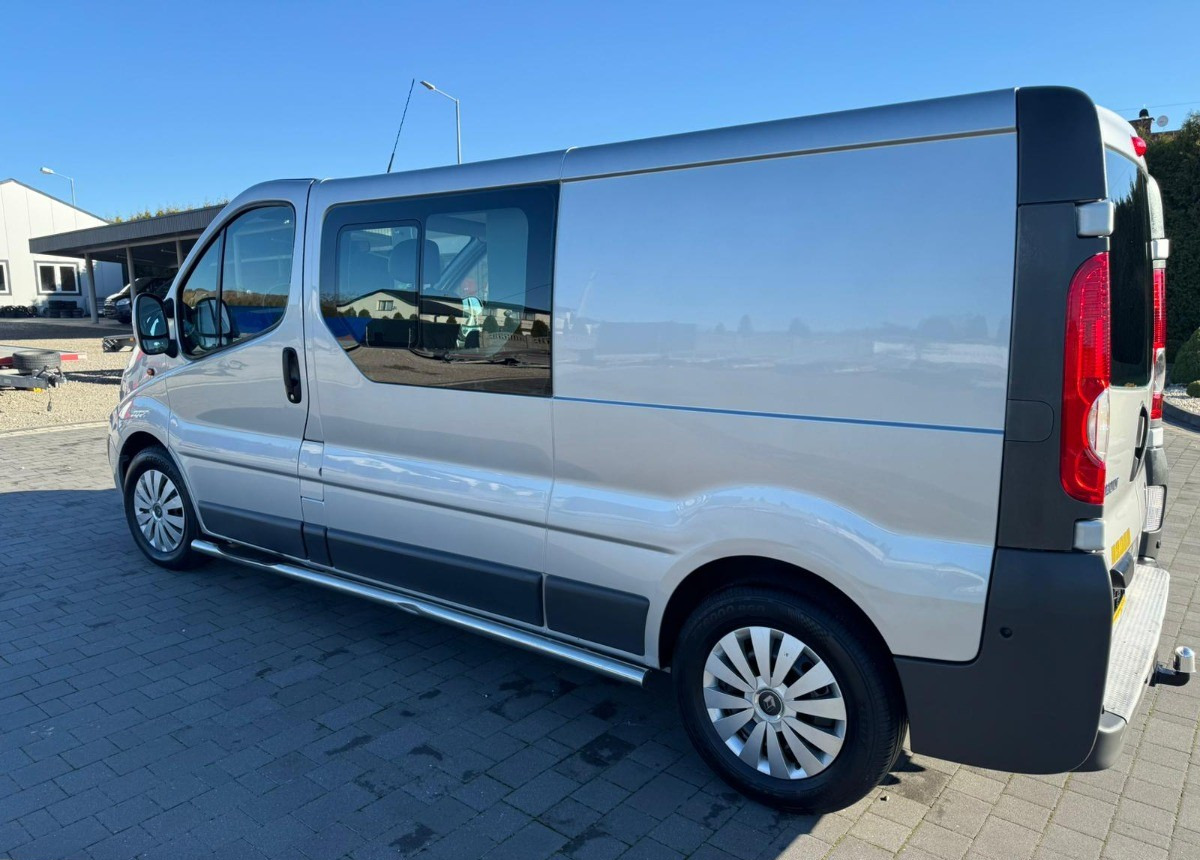 Renault Trafic 2.5 150ps 5- osobowy Doka Stan B. Dobry - Çift kabin kamyonet: fotoğraf 4 Renault Trafic 2.5 150ps 5- osobowy Doka Stan B. Dobry - Çift kabin kamyonet: fotoğraf 4